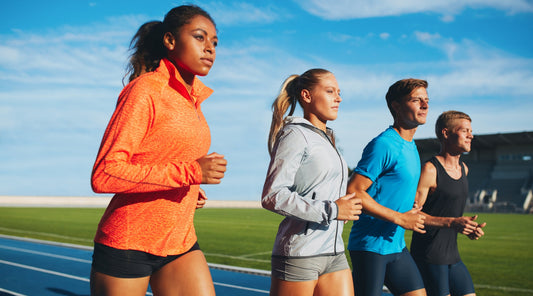 Gruppe mit Sportkleidung im Sommer